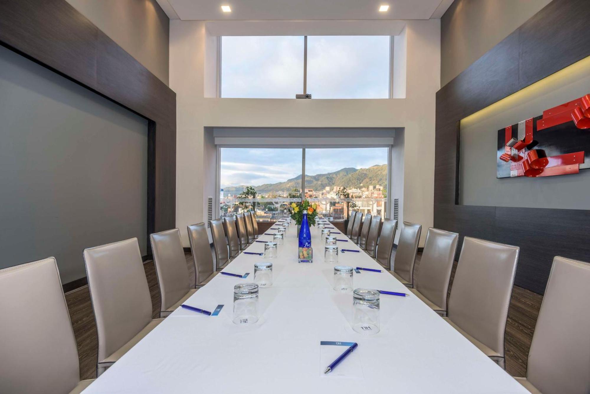 Nh Bogota Urban 26 Royal Hotel Екстериор снимка
