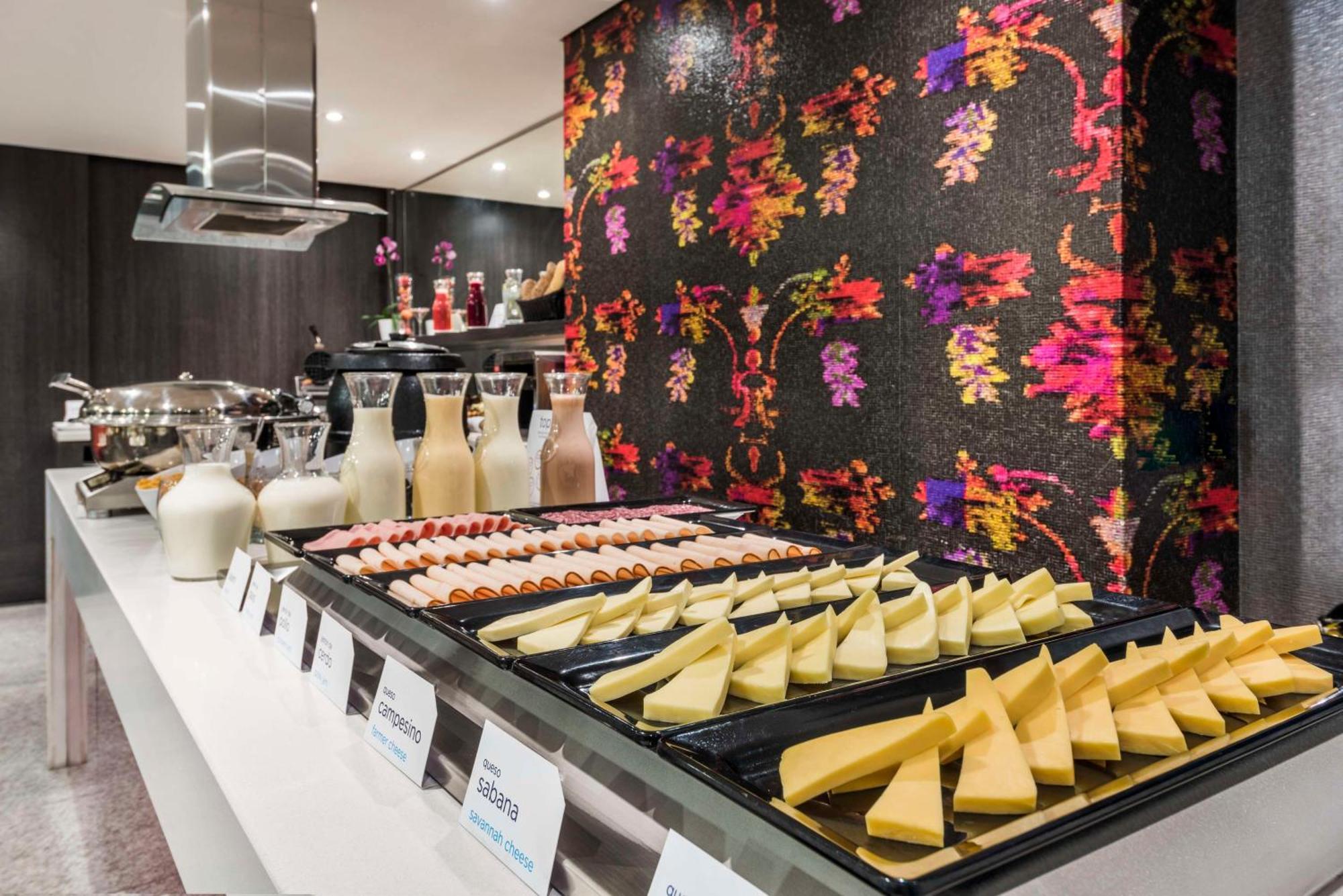 Nh Bogota Urban 26 Royal Hotel Екстериор снимка