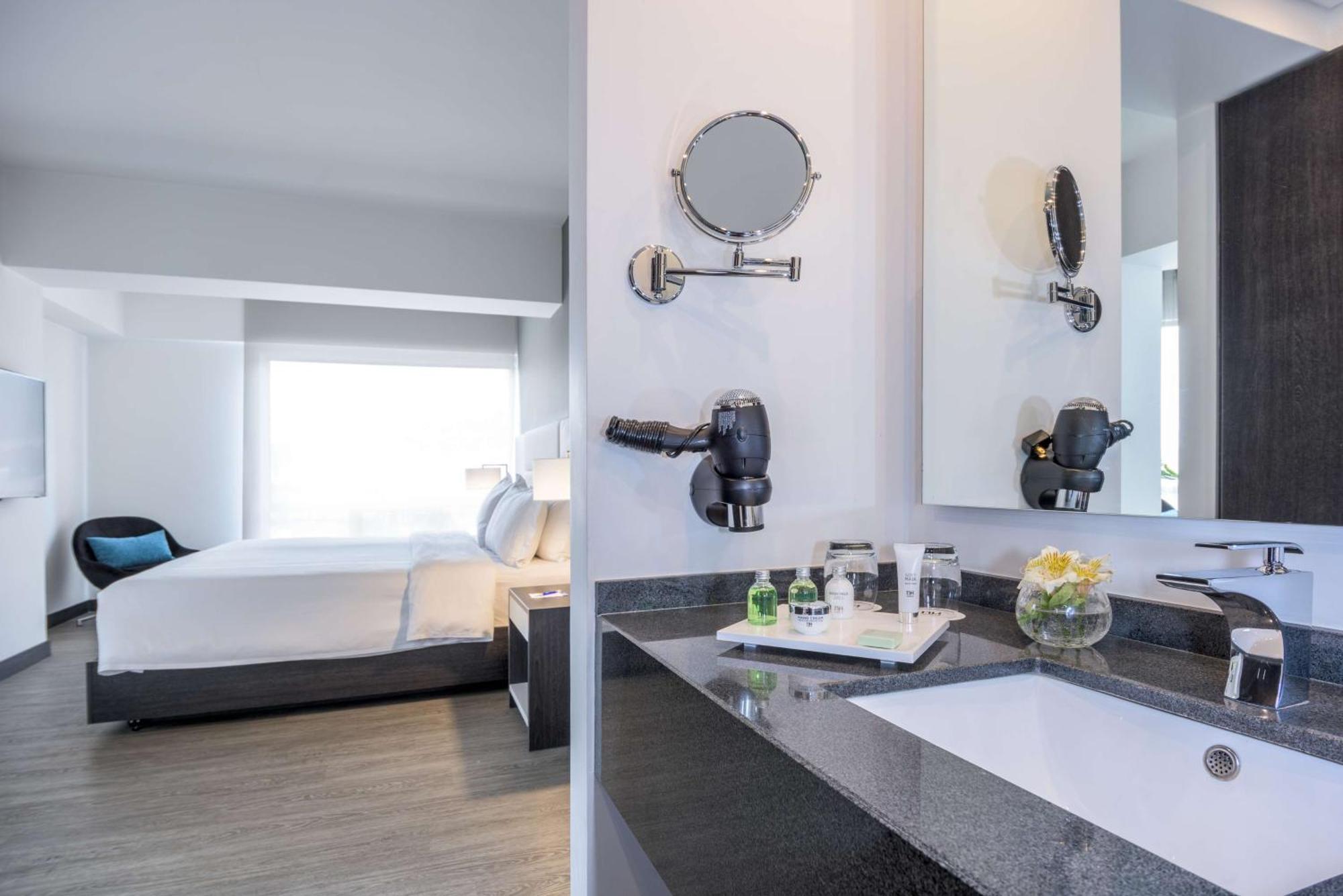 Nh Bogota Urban 26 Royal Hotel Екстериор снимка