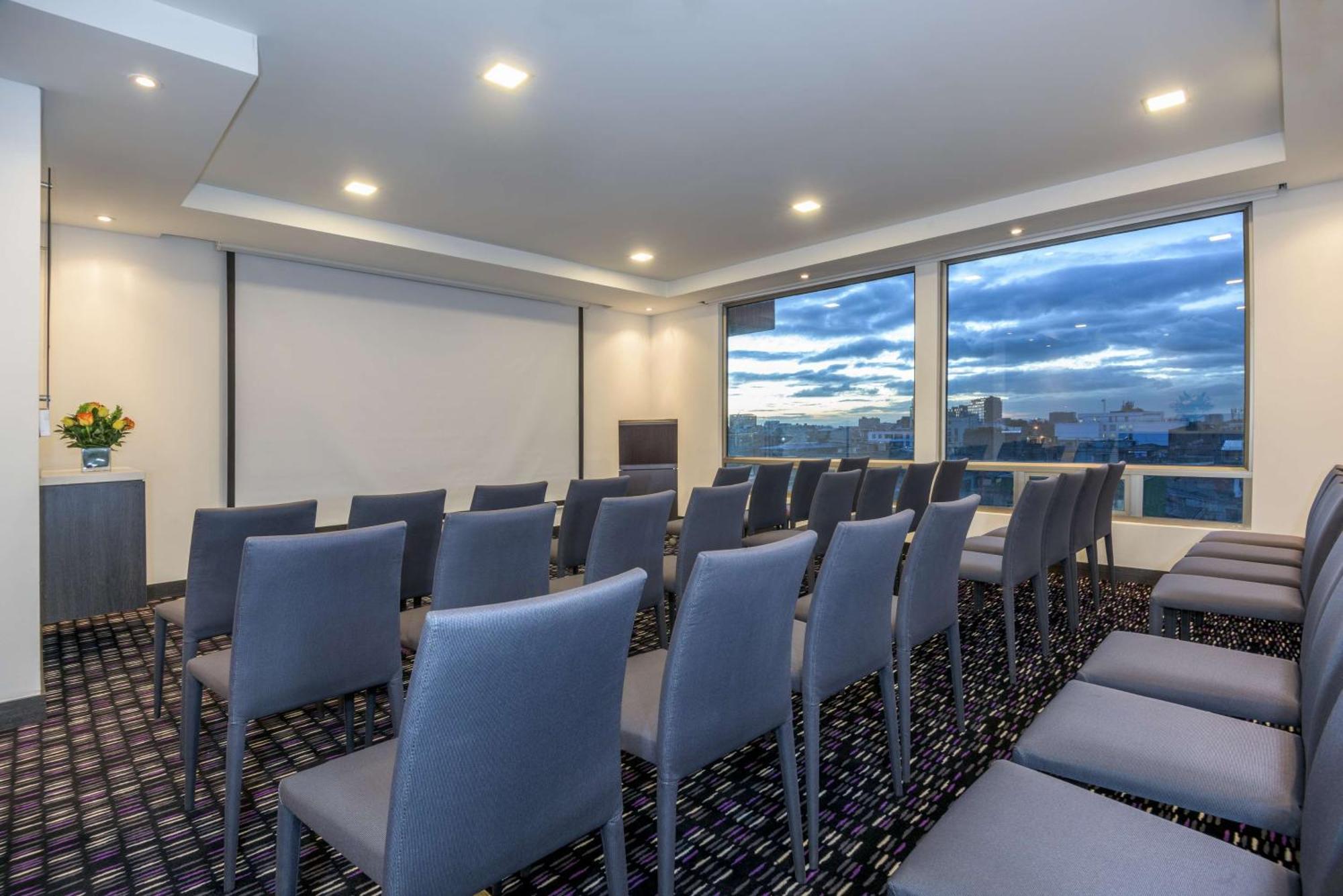 Nh Bogota Urban 26 Royal Hotel Екстериор снимка