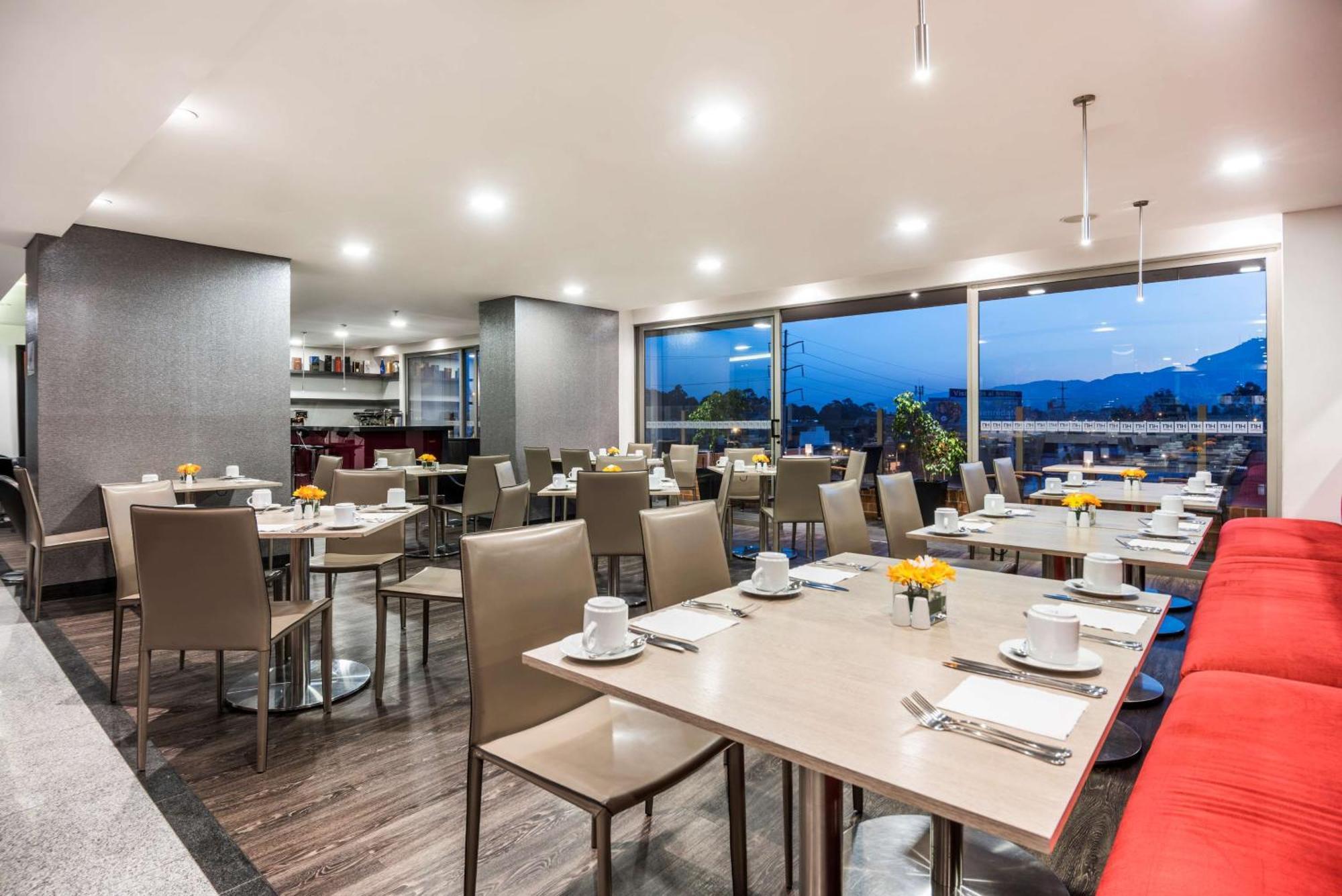 Nh Bogota Urban 26 Royal Hotel Екстериор снимка