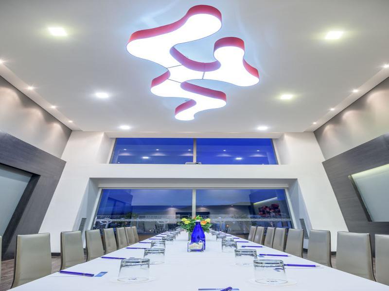 Nh Bogota Urban 26 Royal Hotel Екстериор снимка