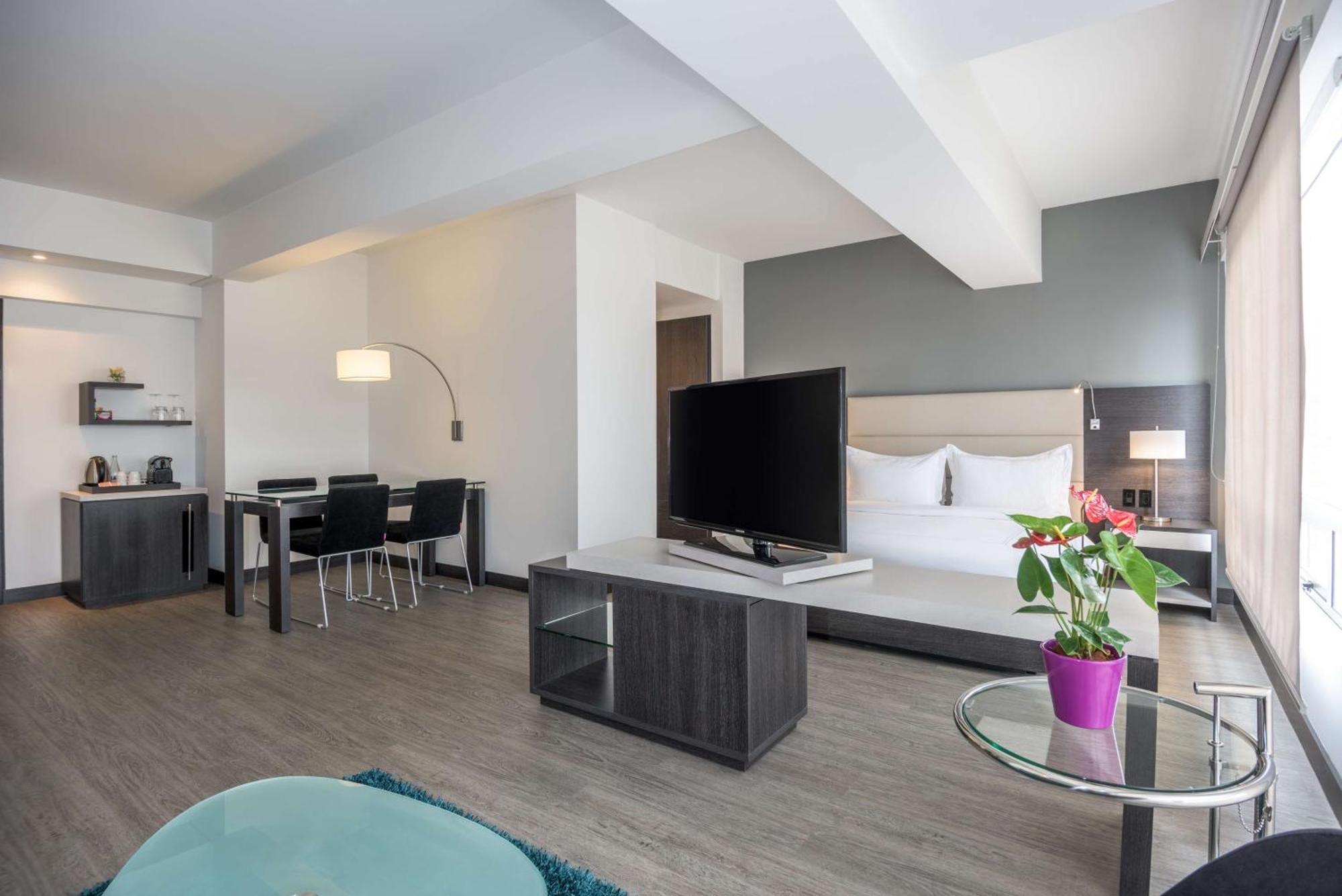 Nh Bogota Urban 26 Royal Hotel Екстериор снимка