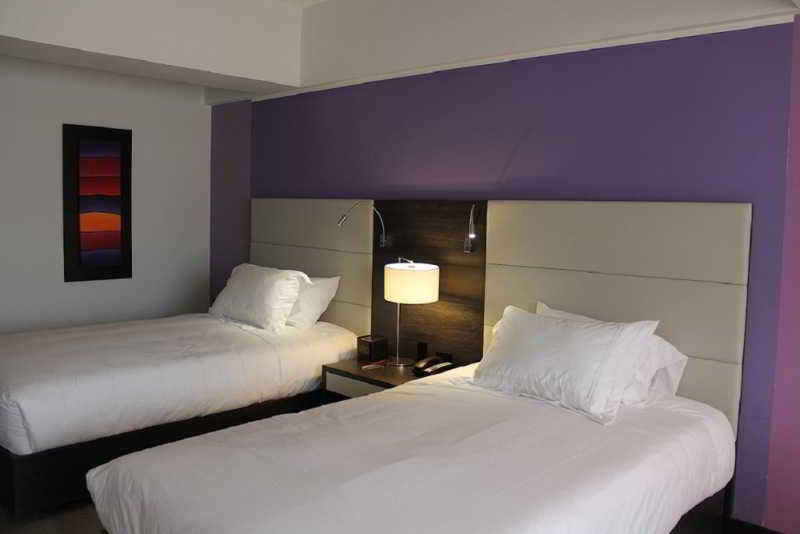 Nh Bogota Urban 26 Royal Hotel Екстериор снимка